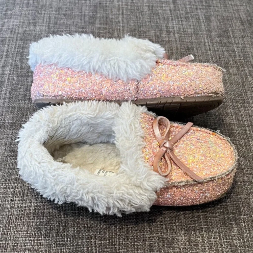 Little Girls Cat & Jack Pink Sparkly Faux Fur Moccasin Slippers Size 8